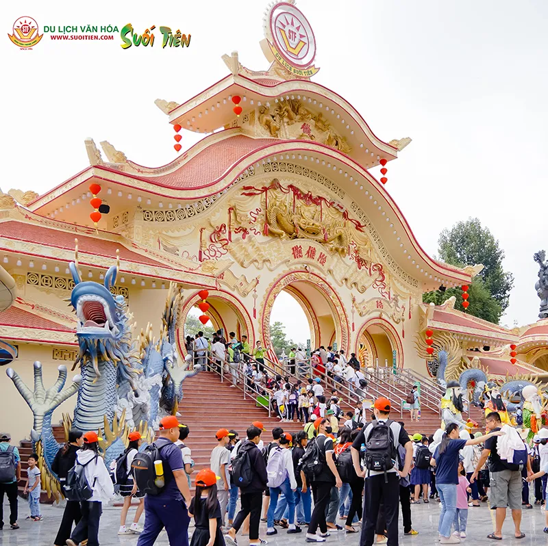 Suối Tiên chào lễ 30/4 rộn ràng: vui chơi thả ga không cần đi xa
