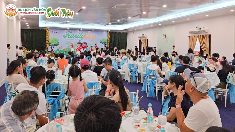Catering Service là dịch vụ cung cấp thức ăn, đồ uống cùng dịch vụ phụ trợ theo yêu cầu
