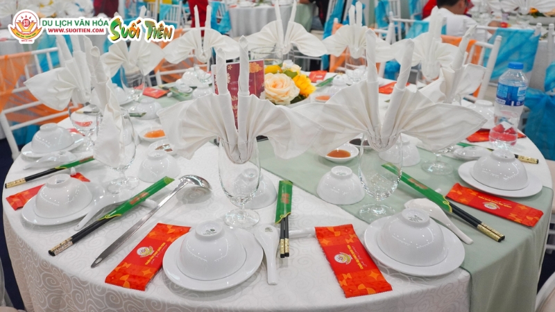 Dịch vụ catering chuyên phục vụ cho các bữa tiệc hội nghị, sự kiện nội bộ doanh nghiệp
