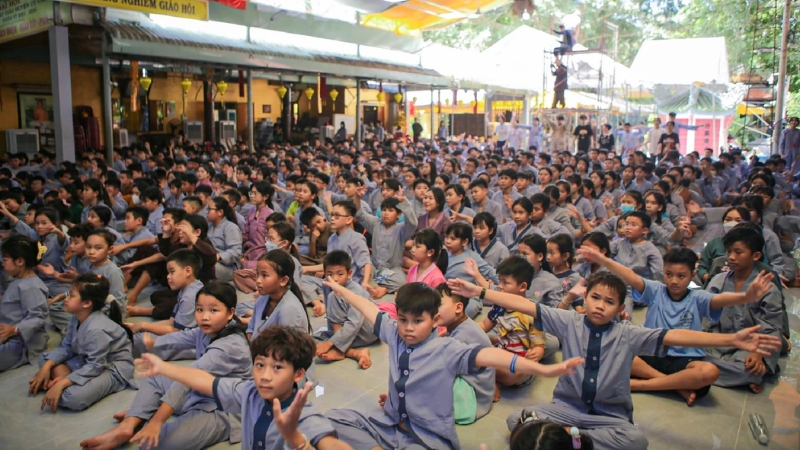 Kho&aacute; tu m&ugrave;a h&egrave; tại ch&ugrave;a Hoằng Ph&aacute;p ph&ugrave; hợp với thanh thiếu ni&ecirc;n (Nguồn: Sưu Tầm)