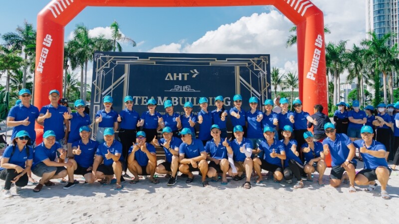 HoaBinhTourist có hơn 15 năm kinh nghiệm tổ chức team building uy tín (Nguồn: Sưu Tầm) HoaBinhTourist có hơn 15 năm kinh nghiệm tổ chức team building uy tín (Nguồn: Sưu Tầm)