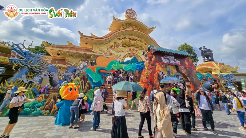 Công viên Văn hóa giải trí Suối Tiên nổi tiếng với hơn 150 hạng mục vui chơi 