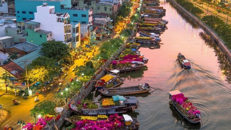 Chợ Hoa Sài Gòn ngập tràn sắc hoa rực rỡ là điểm đến lãng mạn cho ngày lễ đặc biệt (Nguồn: Sưu tầm)