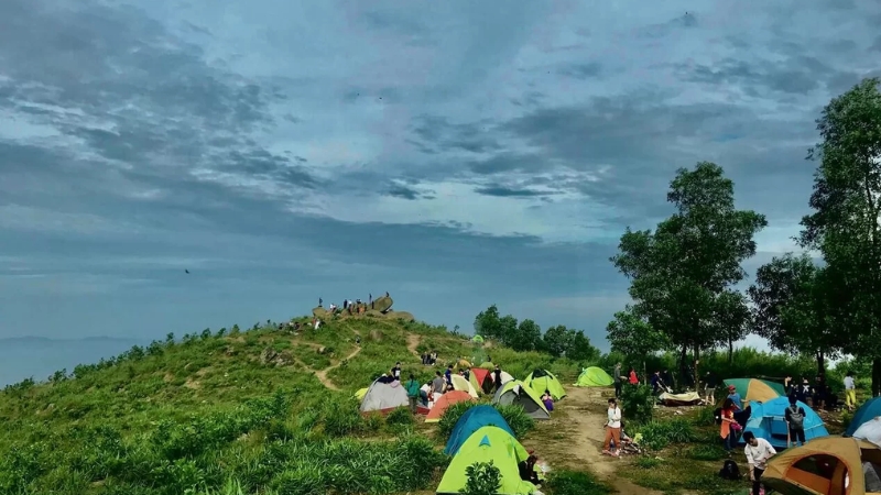 Núi Chứa Chan cao 837m, điểm trekking lý tưởng với cánh đồng lau trắng và cảnh sắc xanh mát (Nguồn: Sưu tầm) Núi Chứa Chan cao 837m, điểm trekking lý tưởng với cánh đồng lau trắng và cảnh sắc xanh mát (Nguồn: Sưu tầm)