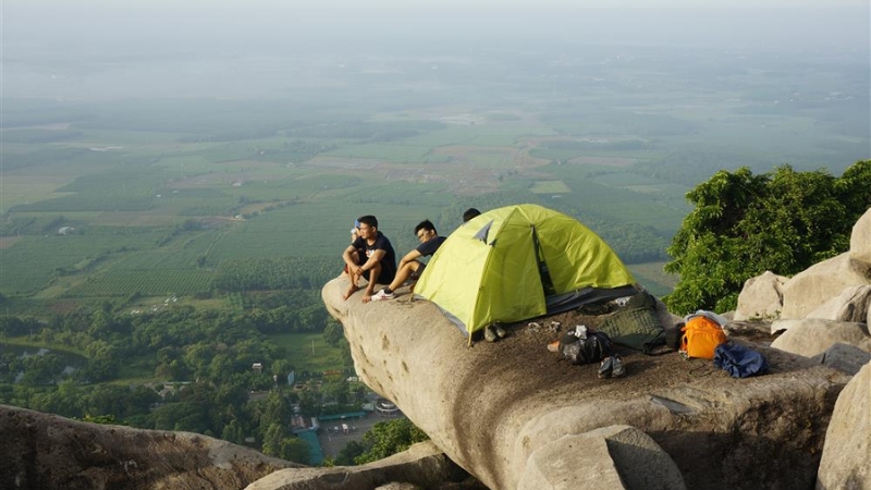 Cắm trại Núi Bà Đen Tây Ninh, chinh phục đỉnh cao 900m và ngắm toàn cảnh thành phố từ trên cao (Nguồn: Sưu tầm) Cắm trại Núi Bà Đen Tây Ninh, chinh phục đỉnh cao 900m và ngắm toàn cảnh thành phố từ trên cao (Nguồn: Sưu tầm)