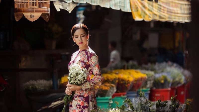 Chợ hoa Hồ Thị Kỷ rực rỡ muôn sắc hoa, phông nền Tết tự nhiên (Nguồn: Sưu Tầm)