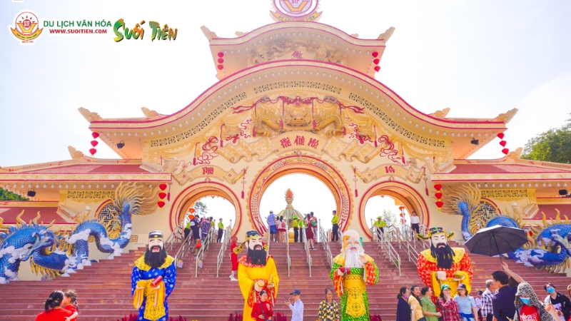 Công viên Văn hóa Suối Tiên là địa điểm chụp hình Tết được nhiều du khách yêu thích 