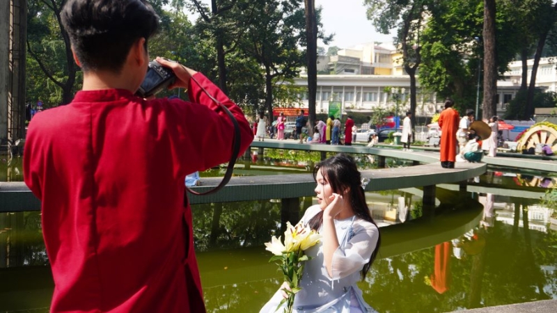 Hồ Con Rùa là địa điểm chụp hình Tết nổi tiếng của giới trẻ tại Sài Gòn (Nguồn: Sưu Tầm)