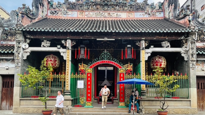 Chùa Bà Thiên Hậu lý tưởng cho ảnh Tết cầu an đầu năm (Nguồn: Sưu Tầm) 