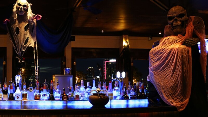 Caravelle Hotel tổ chức tiệc Halloween sang trọng trên rooftop với nhạc sống cuốn hút (Nguồn: Sưu tầm)