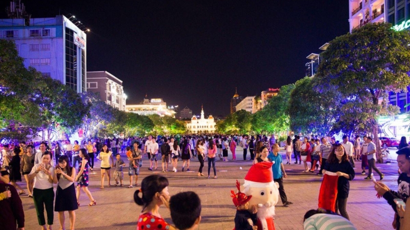 Phố đi bộ Nguyễn Huệ rực rỡ ánh sáng, là trung tâm lễ hội Giáng Sinh (Nguồn: Sưu tầm)
