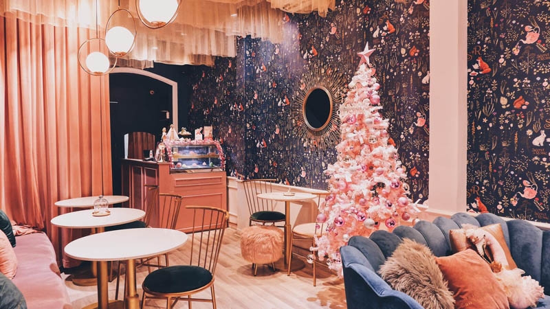 Secret de Rosie lãng mạn với tông hồng pastel, không gian cổ tích cho Noel (Nguồn: Sưu tầm)