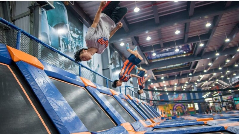 Thử sức ở hoạt động thể lực cùng bạn bè tại Jump Area Thử sức ở hoạt động thể lực cùng bạn bè tại Jump Area