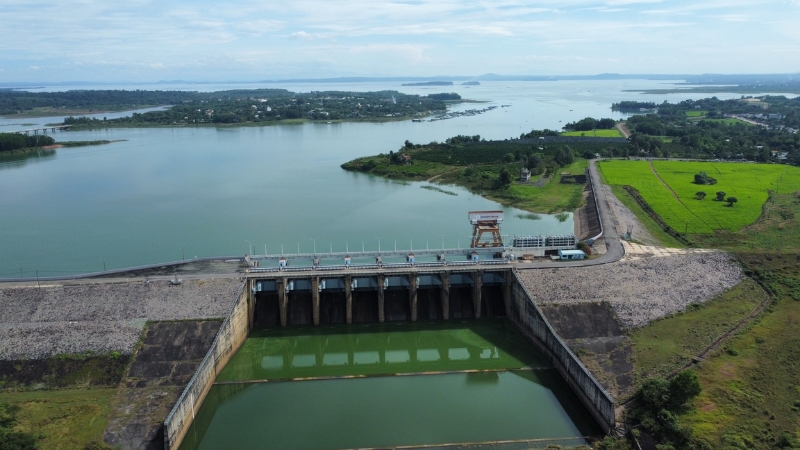 Du ngoạn bằng thuyền trên hồ Trị An Du ngoạn bằng thuyền trên hồ Trị An