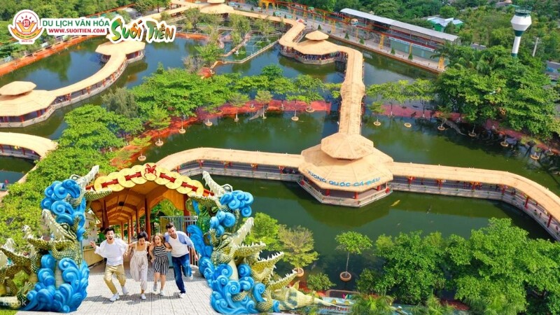 Với nhiều địa điểm tham quan độc đáo, Suối Tiên luôn thu hút đông đảo du khách đến trải nghiệm Với nhiều địa điểm tham quan độc đáo, Suối Tiên luôn thu hút đông đảo du khách đến trải nghiệm