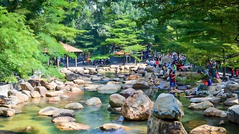 Tắm suối nhân tạo tại khu du lịch Thủy Châu Tắm suối nhân tạo tại khu du lịch Thủy Châu