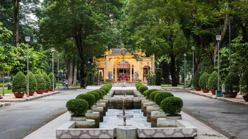 Thư giãn tại không gian xanh mát trong công viên Tao Đàn Thư giãn tại không gian xanh mát trong công viên Tao Đàn