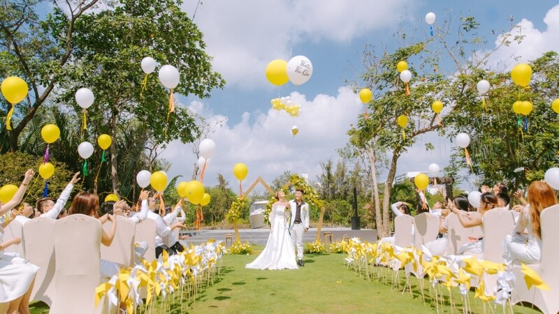 Chloe Gallery nổi bật với kiến trúc sang trọng và khu vườn nhiệt đới xanh mát (Nguồn: Sưu tầm)