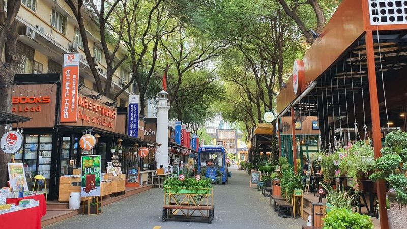 Đường Sách Nguyễn Văn Bình mang đến không gian văn hóa đọc yên bình giữa phố thị (Nguồn: Sưu tầm) Đường Sách Nguyễn Văn Bình mang đến không gian văn hóa đọc yên bình giữa phố thị (Nguồn: Sưu tầm)