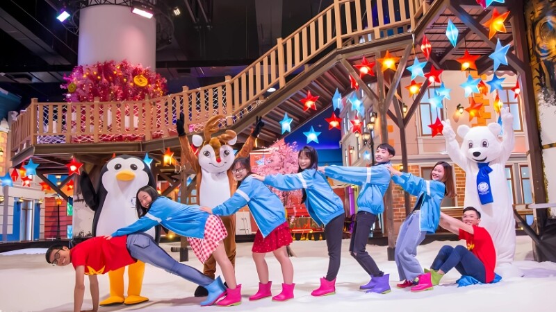 Snow Town Sài Gòn là địa điểm vui chơi ở Thủ Đức (Nguồn: Sưu Tầm) Snow Town Sài Gòn là địa điểm vui chơi ở Thủ Đức (Nguồn: Sưu Tầm)