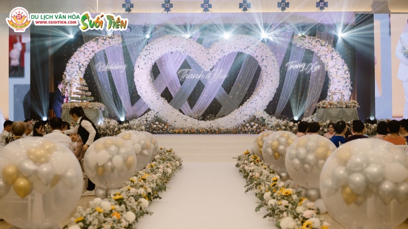 Dịch vụ tiệc cưới trọn gói Suối Tiên giúp tiết kiệm chi phí và đảm bảo buổi lễ hoàn hảo