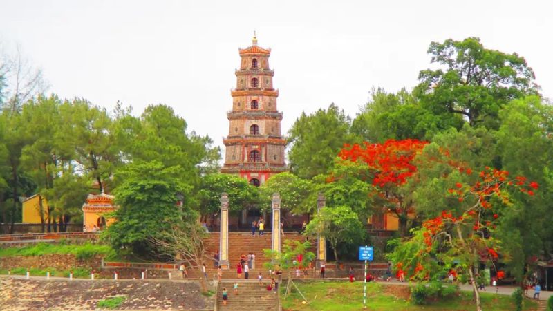 Ch&ugrave;a Thi&ecirc;n Mụ Huế &ndash; du lịch t&acirc;m linh Việt Nam