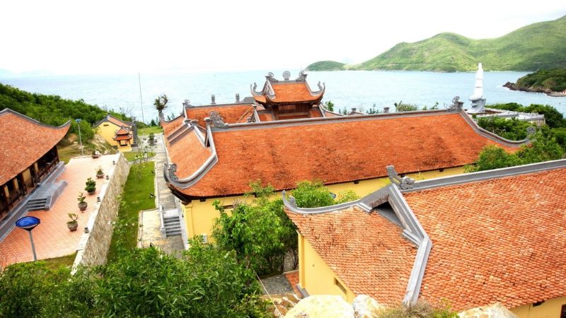 Tr&uacute;c L&acirc;m Tịnh Viện l&agrave; 1 địa điểm du lịch t&acirc;m linh kh&ocirc;ng thể bỏ qua