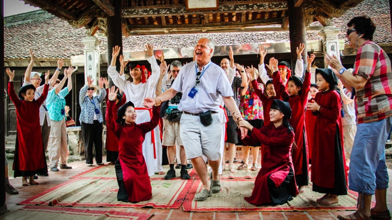 Tôn trọng bản sắc khi du lịch văn hóa