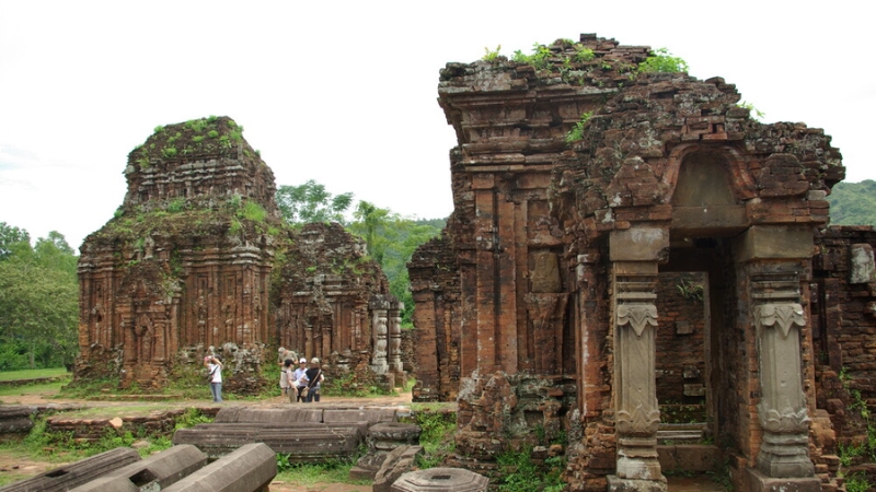 Di sản vật thể trong du lịch văn hóa