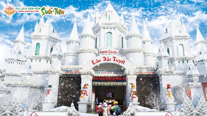 Không khí lễ hội tại Suối Tiên vào ngày Giáng sinh