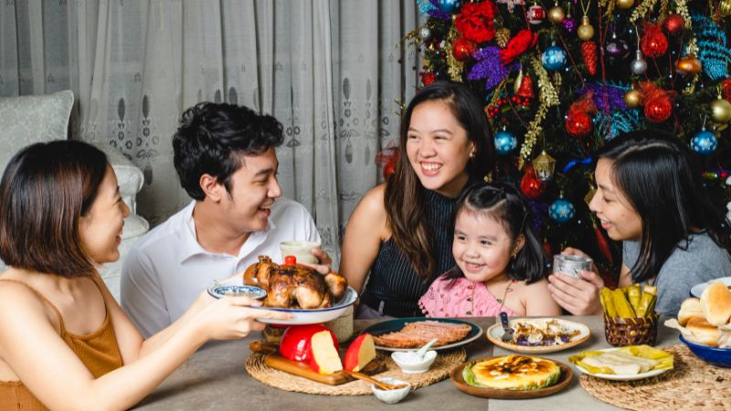 Bữa tiệc sum họp ngày Giáng sinh