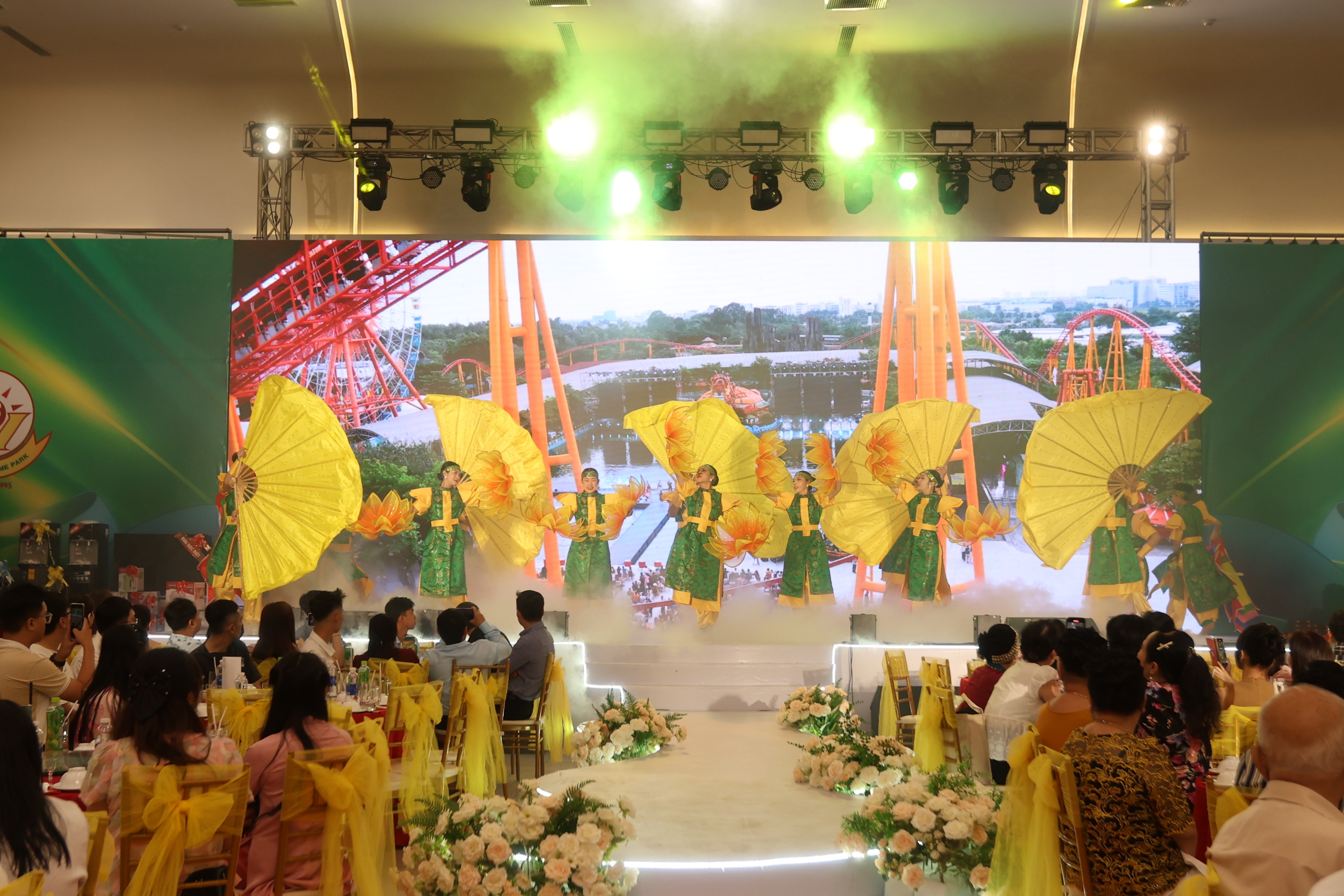 TIỆC TẤT NIÊN – YEAR END PARTY TẠI SUỐI TIÊN