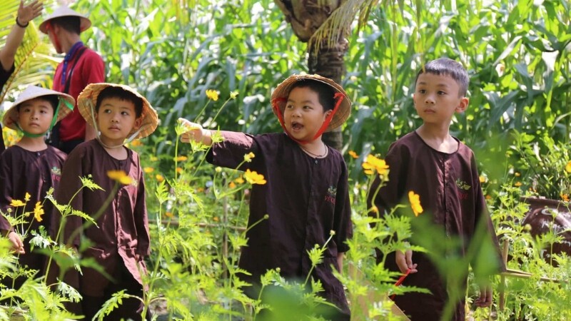 Khu sinh thái Về Quê tái hiện làng quê với cấy lúa, làm gốm và trò chơi dân gian (Nguồn: Sưu tầm)