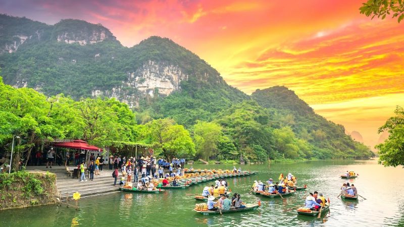 Phong cảnh Tam Cốc thuộc khu du lịch đẹp nhất Việt Nam