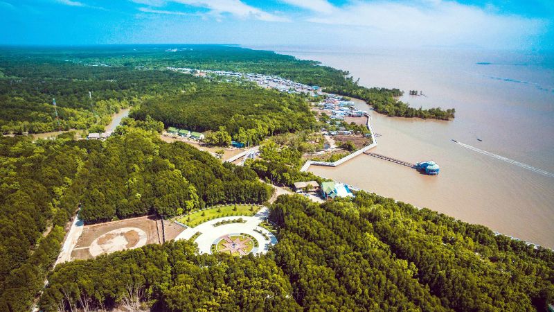 Rừng ngập mặn Mũi Cà Mau là khu du lịch nổi tiếng việt nam