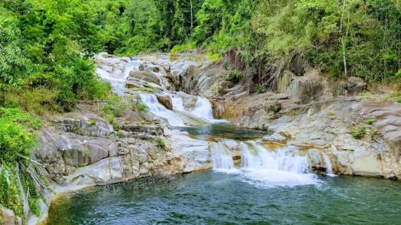 Thác Yang Bay thu hút tại khu du lịch nổi tiếng Việt Nam