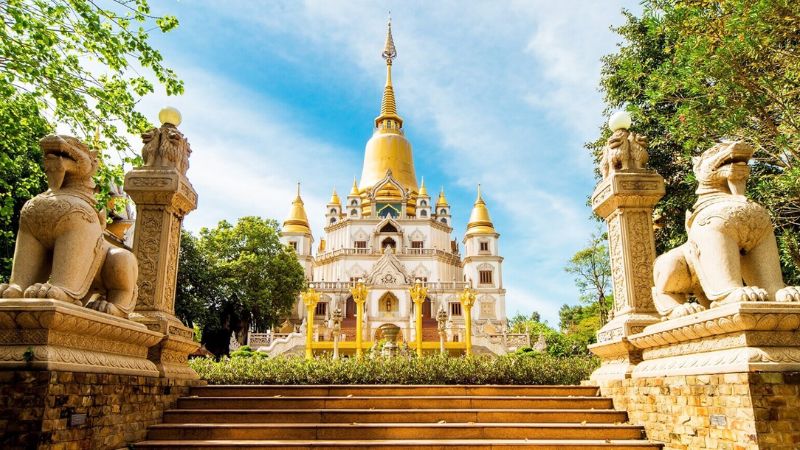 Kiến trúc độc đáo giữa vườn hoa tại khu du lịch quận 9