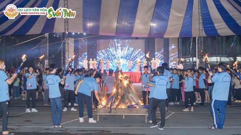 Khoảnh khắc kết nối và thư giản giúp mọi người cùng nhau thả lỏng, chia sẻ cảm xúc Khoảnh khắc kết nối và thư giản giúp mọi người cùng nhau thả lỏng, chia sẻ cảm xúc