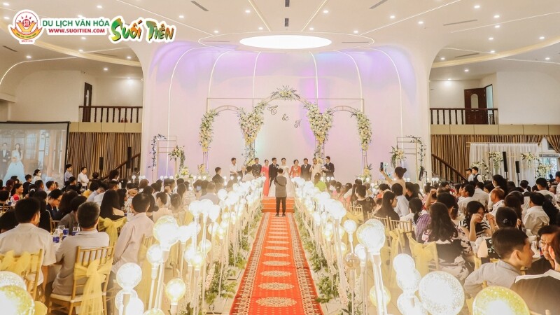 Xác định và lên danh sách khách mời để ước tính quy mô buổi tiệc và ngân sách