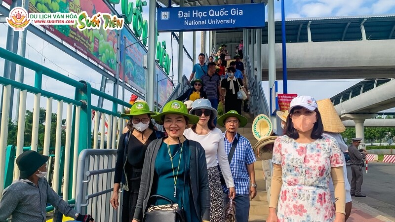 Nhà hàng Diamond Palace nằm ngay ga Đại học Quốc gia tuyến Metro số 1 Bến Thành - Suối Tiên