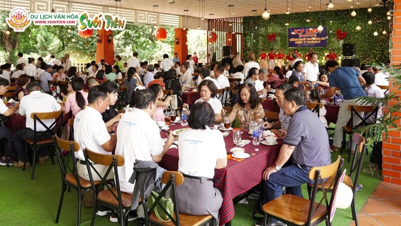 Khu du lịch Suối Tiên sở hữu Chuỗi nhà hàng với thực đơn đa dạng và không gian sang trọng