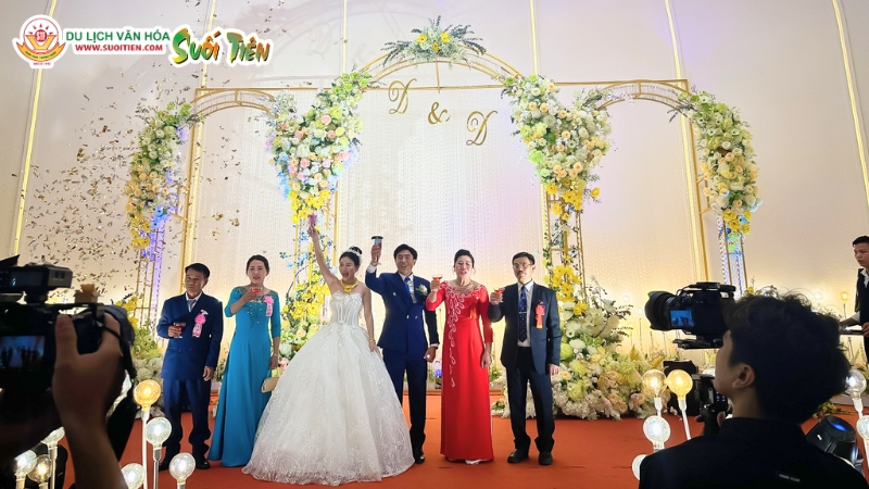 Lời cảm ơn sau đám cưới của bố mẹ thể hiện lòng biết ơn và tạo dựng mối quan hệ thân thiết, bền chặt 