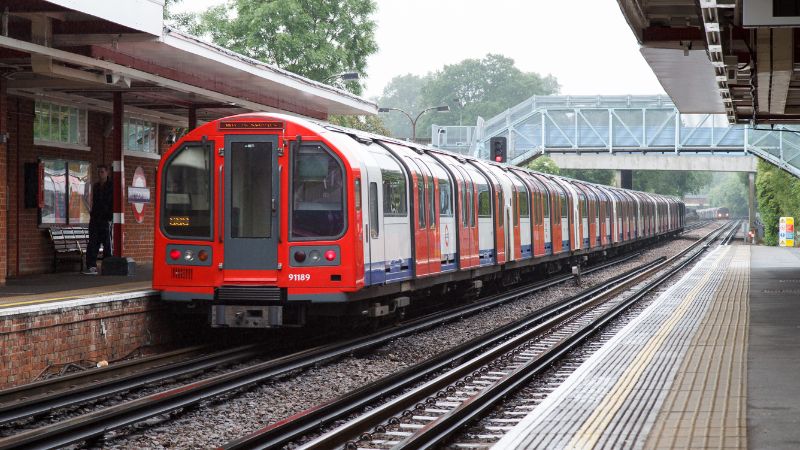 Đường sắt đ&ocirc; thị hiện đại trong t&agrave;u điện ngầm S&agrave;i G&ograve;n