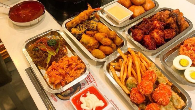 Lẩu Tteokbokki chuẩn vị tại nh&agrave; h&agrave;ng ở Thủ Đức