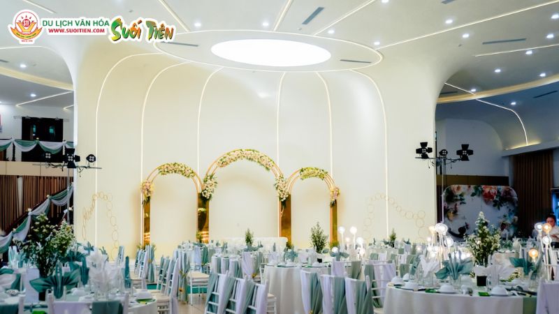 Không gian tiệc cưới sang trọng, tinh tế tại Diamond Palace Suối Tiên