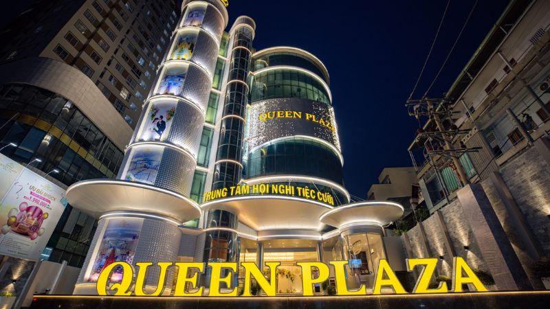 Cung điện châu Âu tráng lệ - Queen Plaza được nhiều cặp đôi lựa chọn (Nguồn: Sưu Tầm)