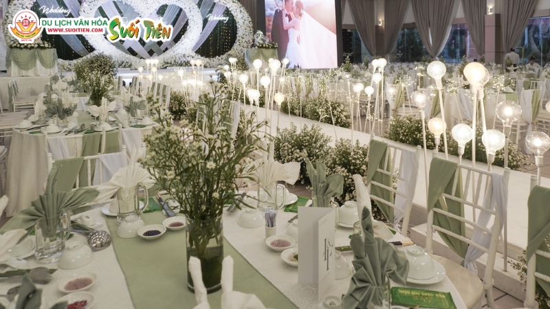 Bày trí không gian tiệc cưới tại Diamond Palace Bày trí không gian tiệc cưới tại Diamond Palace