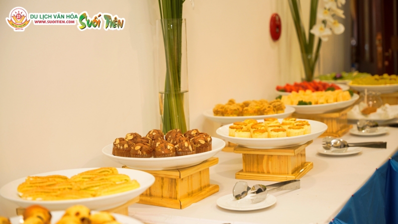 Khách hàng thử món tiệc cưới trước khi quyết định Khách hàng thử món tiệc cưới trước khi quyết định