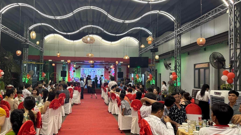 Hoa Viên Ao Đôi chính là nhà hàng tiệc cưới với không gian gần gũi thiên nhiên (Nguồn ảnh: Sưu tầm) Hoa Viên Ao Đôi chính là nhà hàng tiệc cưới với không gian gần gũi thiên nhiên (Nguồn ảnh: Sưu tầm)