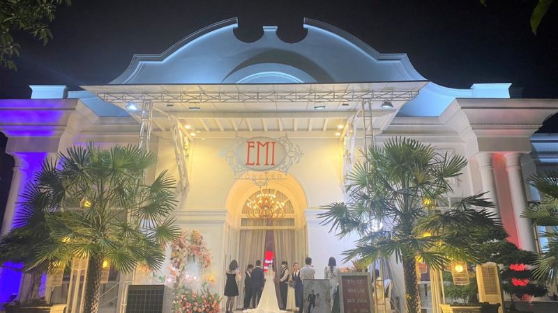 Emi Palace cung cấp nhiều sảnh tiệc từ 15 - 50 bàn cho khách hàng lựa chọn (Nguồn: Sưu Tầm)